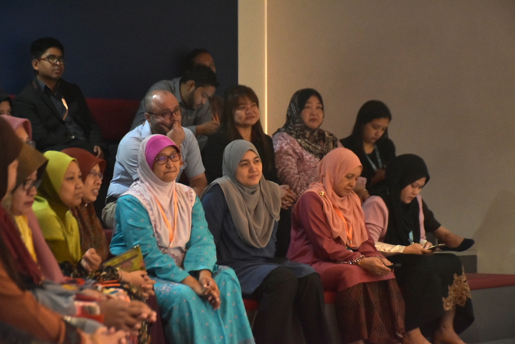 UKM 1543